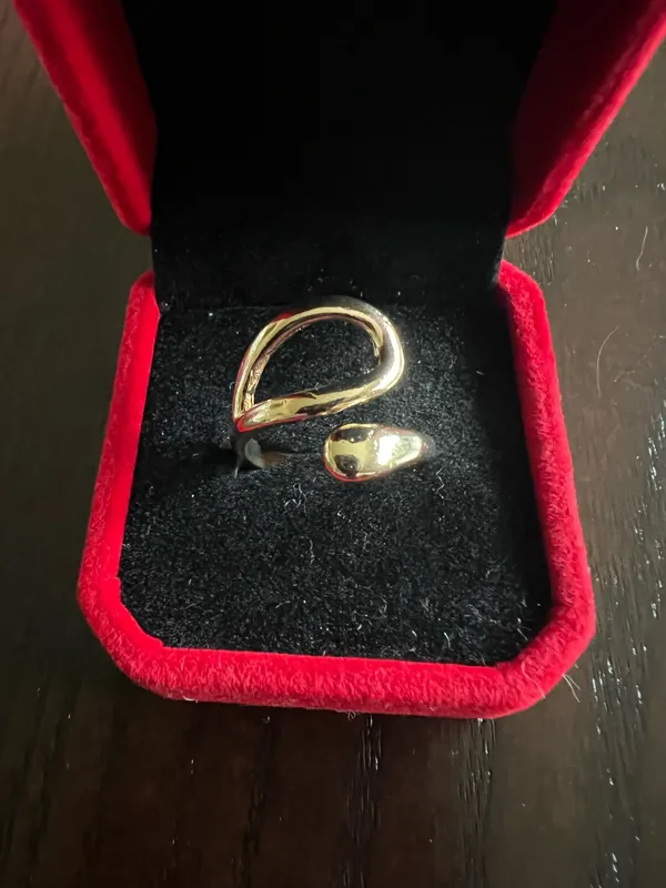 Gorgeous Golden Embellished Ring Size 7 Gold - Image 2