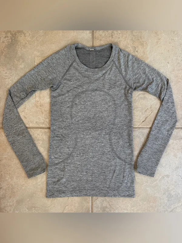 Lululemon Swiftly Tech Long Sleeve 2.0 in Slate / White Heather Grey Size 4 - Image 2
