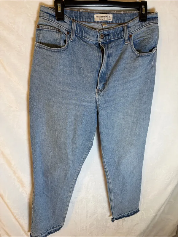 Abercrombie & Fitch Classic Light Wash High-Rise Straight Jeans - Image 4