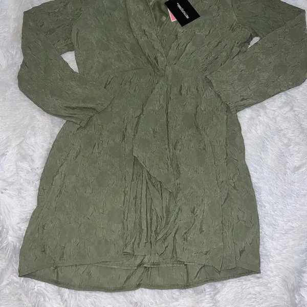 NWT Pretty Little Thing Olive Green Textured Wrap Dress size 14 - Image 3