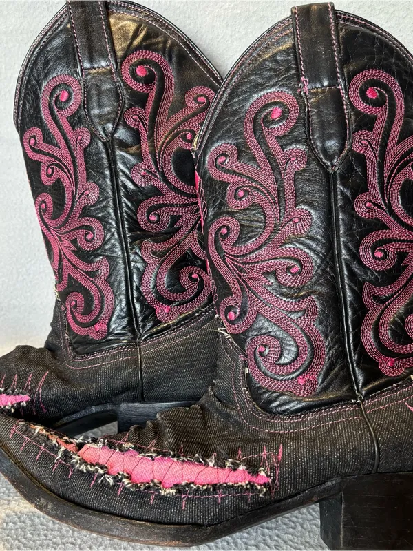 White Diamonds sz 8 Black & Pink Western Cowgirl Boots - Distressed Black Denim - Image 9