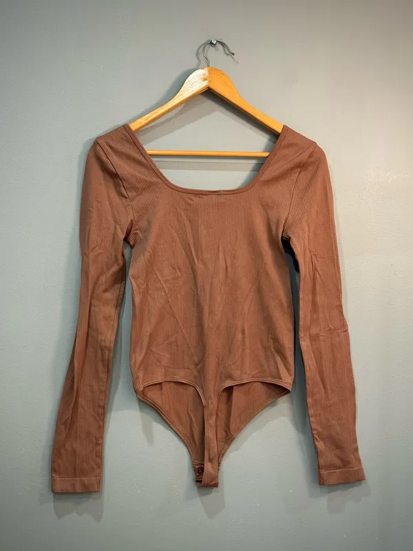 Brown SO Ribbed L/S Bodysuit Size M NWOT - Image 4