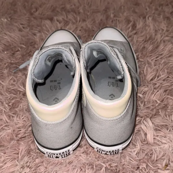Converse unisex gray n pearlized accents Sneakers - Image 3