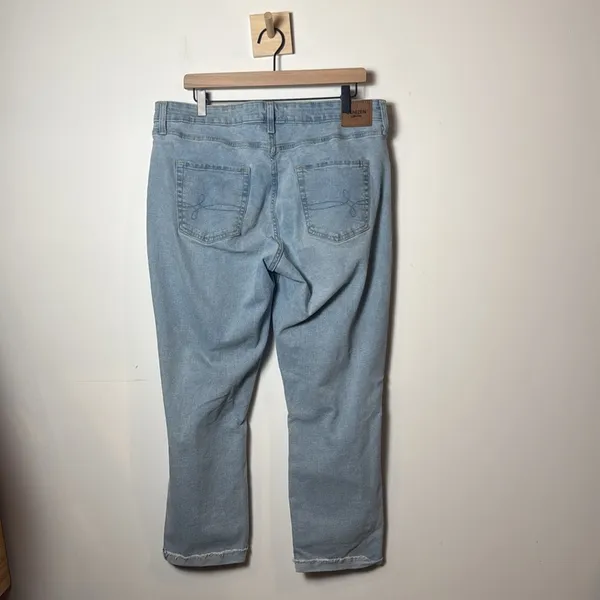 Denizen for Levi’s Women’s Mid-Rise Boyfriend Light Wash Distressed Jeans Sz 18 - Image 2