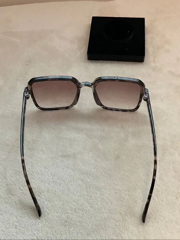 Women's Gray Tortoiseshell Square Sunglasses with Gray Gradient Lenses Brown - Image 3