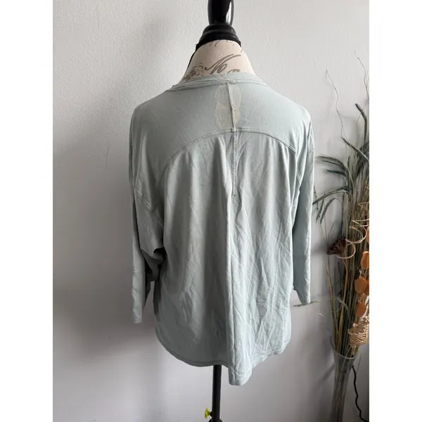 Lululemon Back in Action Long Sleeve Shirt Sage Green‎ Relaxed Fit Size 10 flaw - Image 3