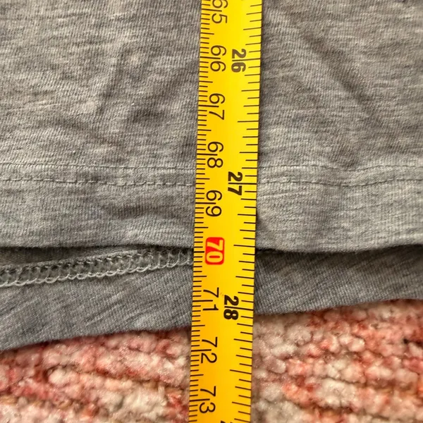 Lululemon Gray Long Sleeve Active Top Thumbholes Ladder Stitch Trim Size 8 - Image 9
