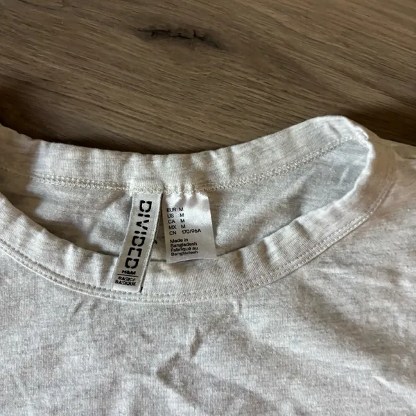 H&M Divided Basic Grey Cropped Long sleeve  - Image 2