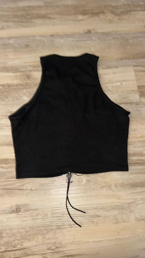 Graphic crop top - Image 2