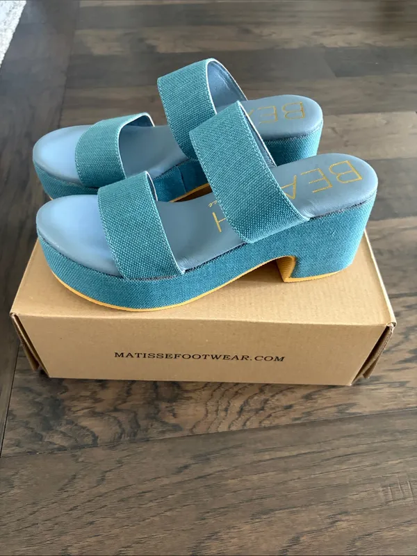 New in Box Matisse Beach Ocean Avenue Denim Sandals Sz 8 - Image 11