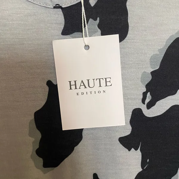 Haute Women’s Blouse M Medium Black Gray Print V Neck NWT Bust 38” - Image 3