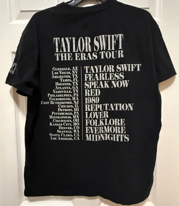 Taylor Swift era tour t shirt size M - Image 2