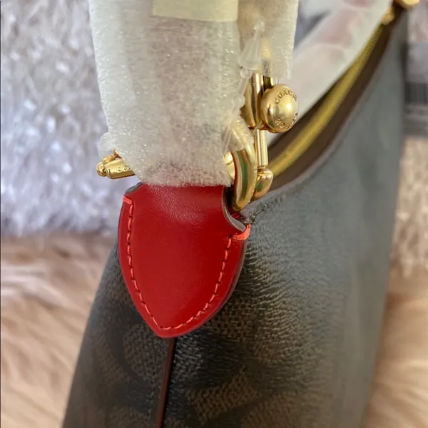 NWT Coach Brown Shoulder Bag with Timeless Elegance - Image 3