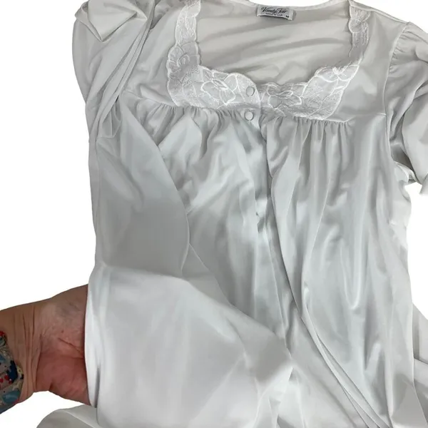 Vanity Fair | Medium | VINTAGE Embroidered Satin Button Robe Lingerie Night Gown - Image 7