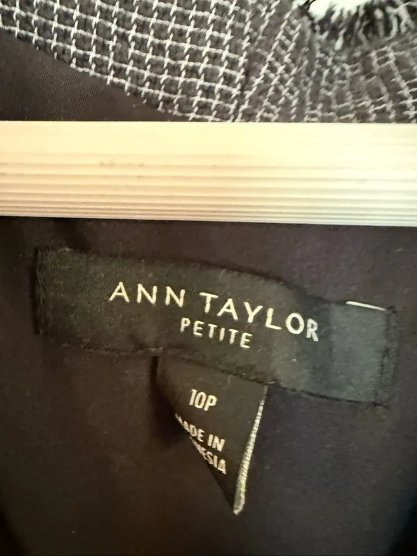 Ann Taylor grey boucle open blazer jacket 10 petite - Image 3
