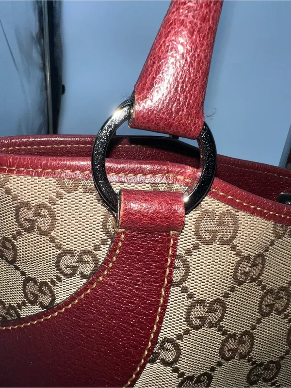 VTG Gucci Beige GG Supreme Canvas Shoulder Bag with Burgundy/Dark Red Accents - Image 9
