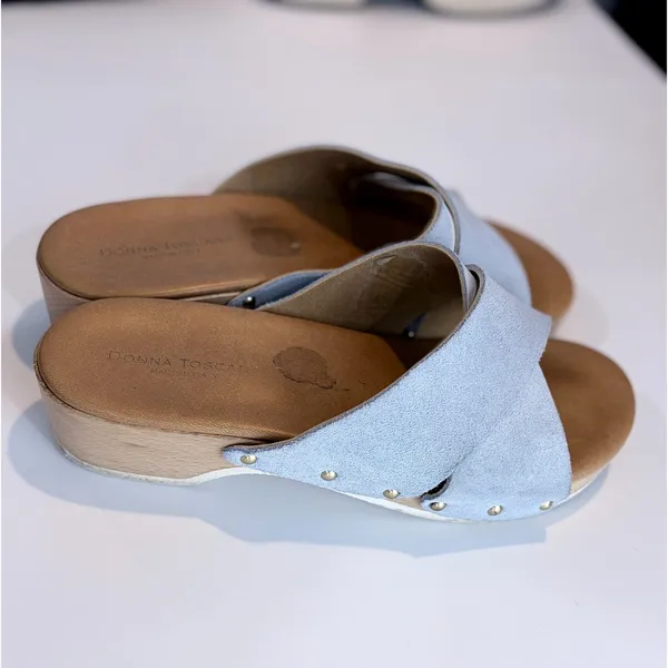 Donna Toscana Italy Light Blue Suede Studded Wood‎ Wedge Slide Sandals Mules 8.5 - Image 3