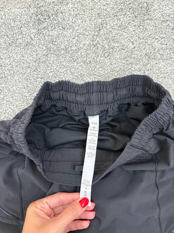 Lululemon Hotty Hot 2.5" - Image 2