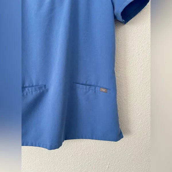 FIGS Womens Capri Blue Casma-Three Pocket Scrub Top sz XS - Image 6