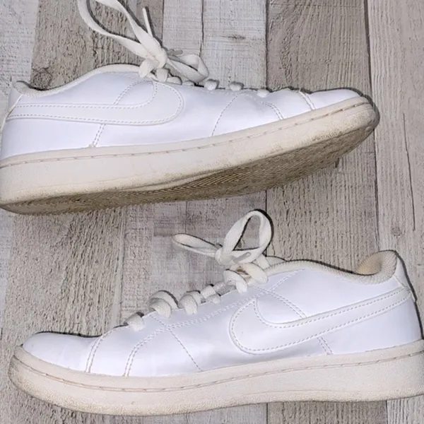 Nike Dad shoes white size 7 - Image 2