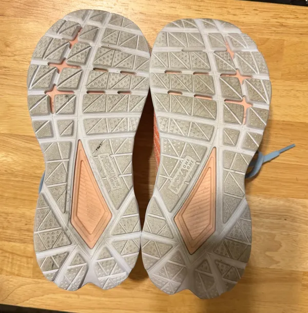 Hoka Mach 5 pre-owned - see pics soles have use but inside is very clean w 5.5 - Image 4