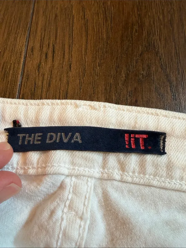 !it jeans Diva White Flare Jeans Size 29 - Image 3