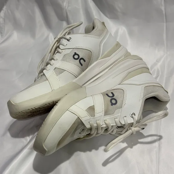 ON On Clouds The Roger Clubhouse Pro Sneakers, White Ice, Size 9 Womens - Image 13