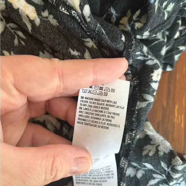 American Eagle Floral Ruffle Hem 3/4 Sleeve Top Size Small - Image 4
