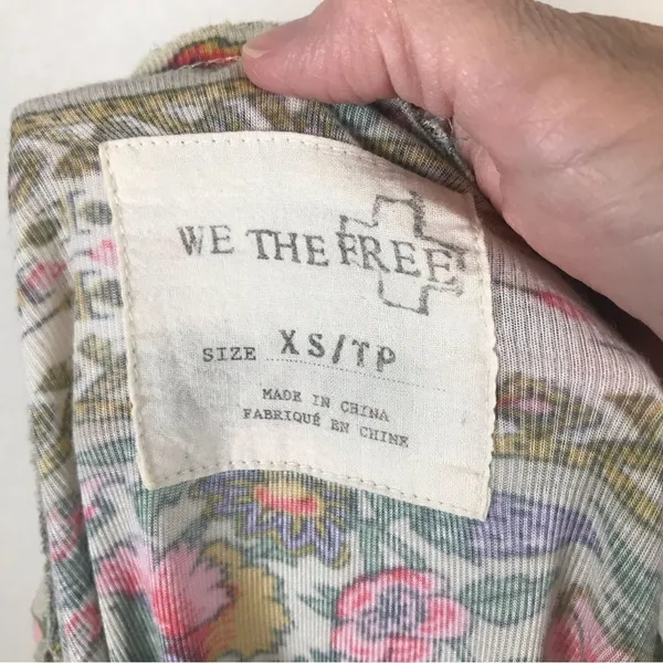 Free People‎ We the Free floral distressed scoop neck T-shirt XS - Image 5