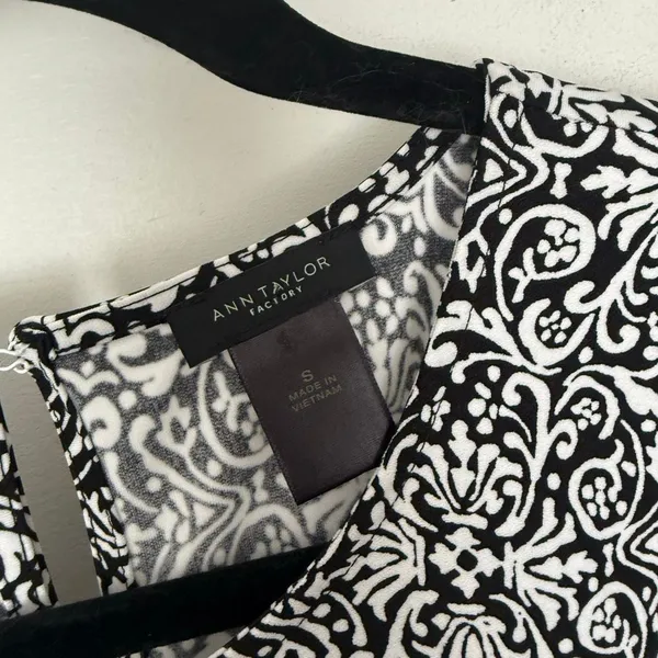 Ann Taylor Women’s Small Black White Blouse Top - Image 2