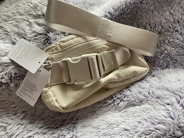 Lululemon Everywhere Belt Bag - Image 3