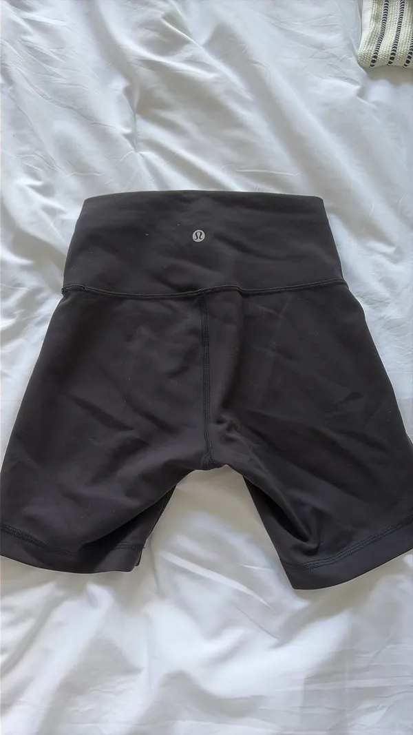 Lululemon High-Rise Shorts 6" - Image 2