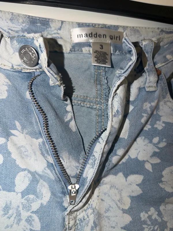 Madden Girl Floral Jeans - Image 5