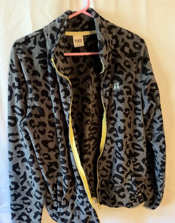 PINK Victoria's Secret Gray Leopard Print Fleece Jacket - Image 7
