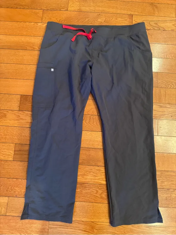 FIGS Women's Charcoal Grey Kade Cargo Scrub Pants - Size XXL (EUC) - Image 2