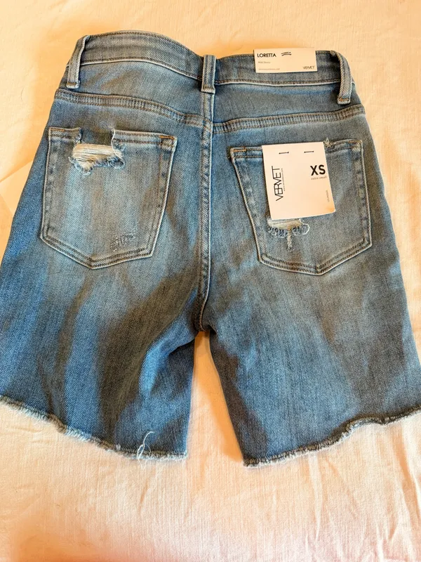 NWT Vervet Loretta Distressed Midi Bermuda Denim Shorts XS - Image 4