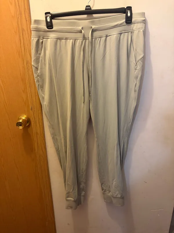(16) Lululemon joggers  - Image 2