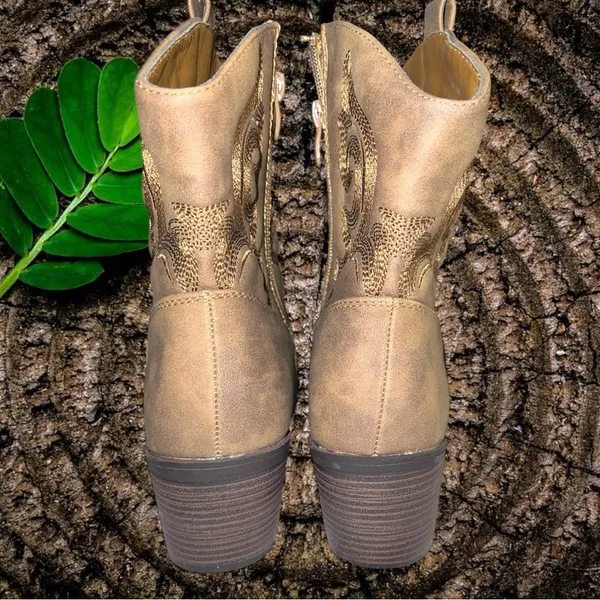 Global Win Women's Tan Western Boots Size 9.5 - Image 10