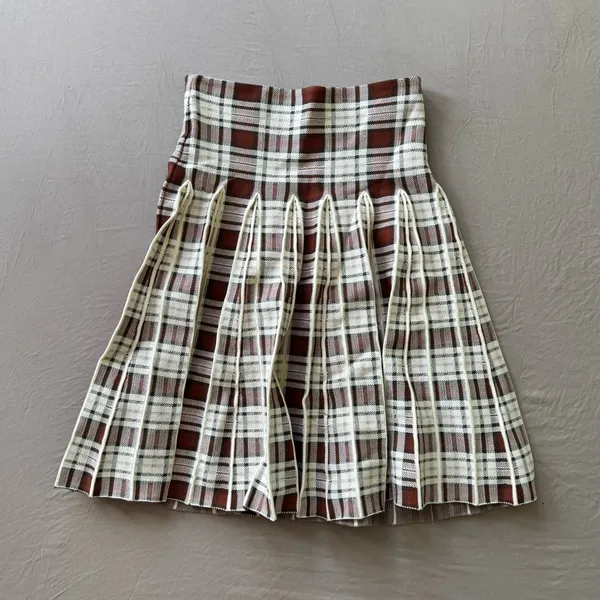 Apparalel Delta Plaid Knit Pleated Skirt - Image 2
