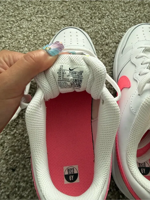Nike White Low-Top Sneakers with Neon Pink Swoosh - Image 4