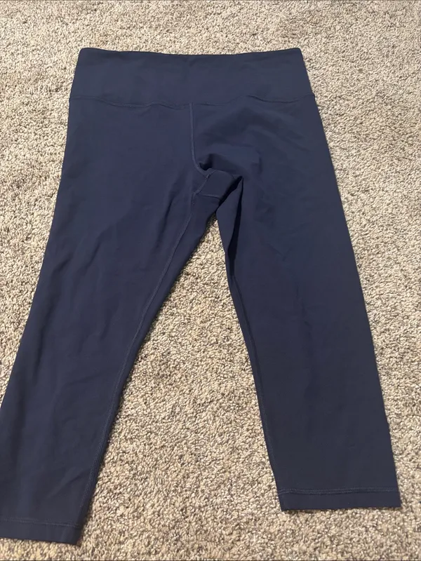 Athleta Ultra High Rise Elation Capri Leggings size large - Image 2