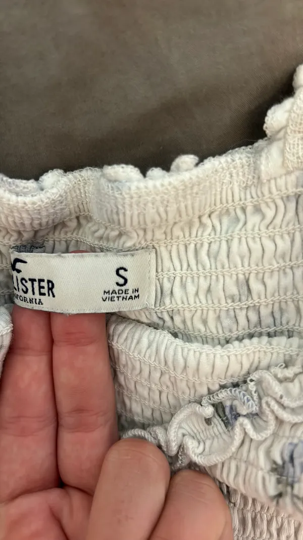 Hollister Cropped White Blue Flower Stretchy Tank Top - Image 5