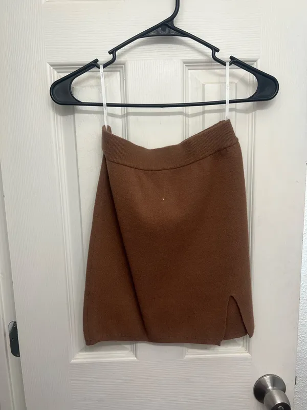Lulus brown turtle neck and skirt set - Image 4