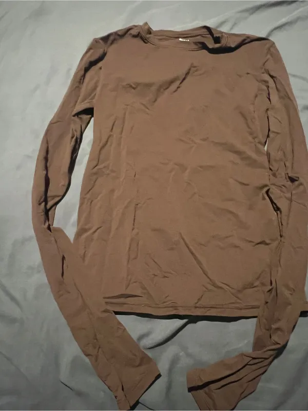 Skims fits everybody brown long sleeve top - Image 3
