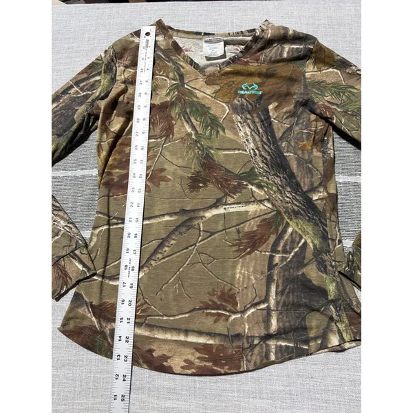 Realtree AP Camo‎ Long Sleeve V Neck Shirt Women's Size S/P Hunting Outdoor - Image 2