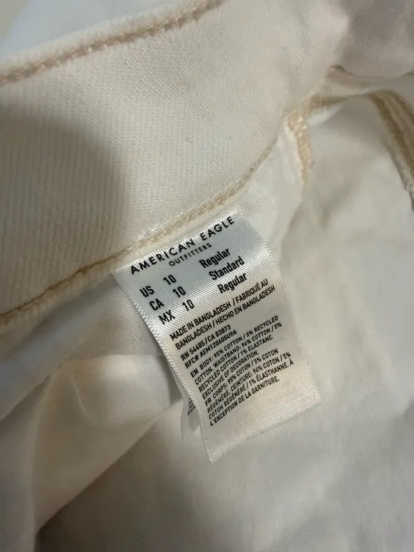 American Eagle White Distressed Jeans - Image 4