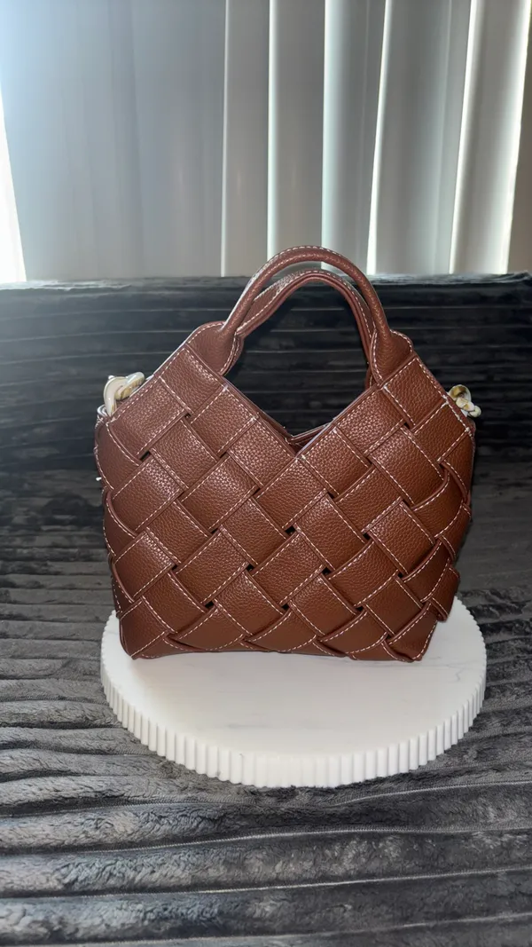 Brown Woven Faux Leather Handbag with Chunky Chain 👜 - Image 4