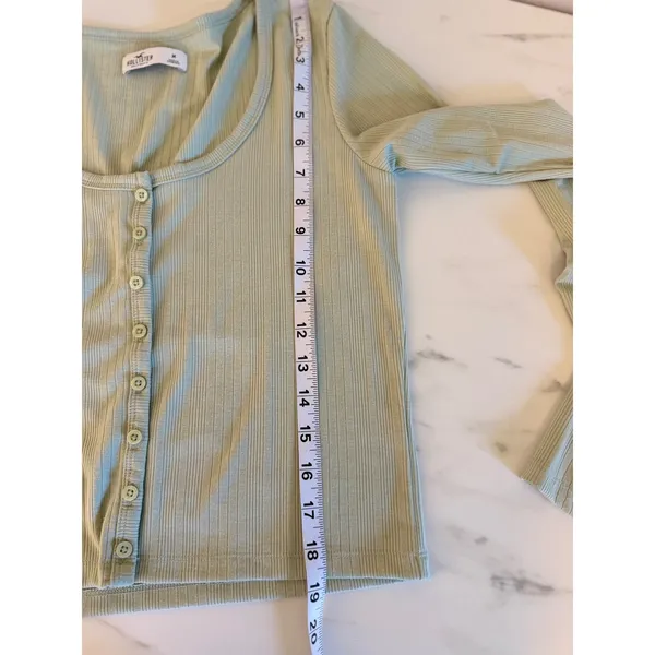 Hollister‎ Sage Green Ribbed Button Front Long Sleeve Cropped Top Womens Medium - Image 6