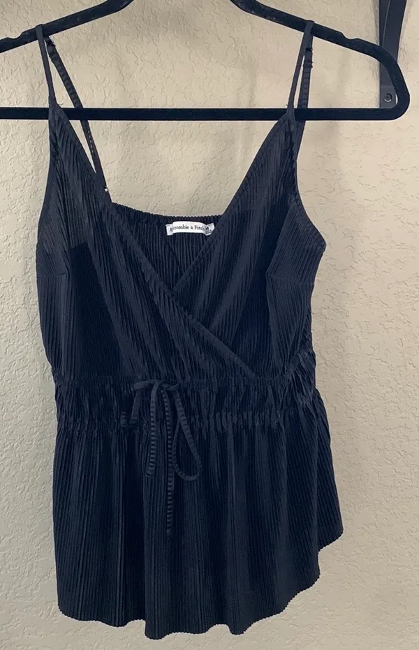 Abercrombie Black Vneck tank top - Image 3