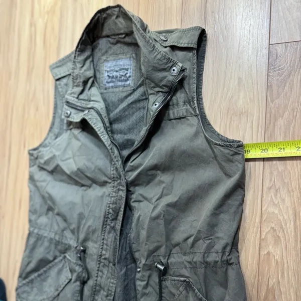 Levi's Olive Green Sleeveless Utility Vest • Preowned - Image 3